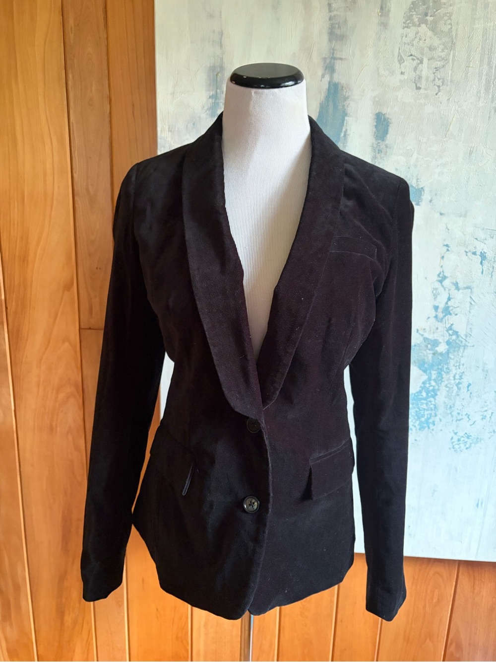 Banana Republic Black Velvet Blazer Jacket. Sz 6. Lined. 2 buttons. Fitted Shape